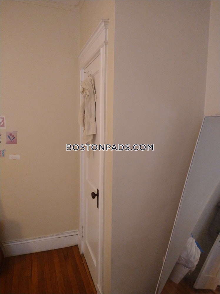 Commonwealth Ave., Boston