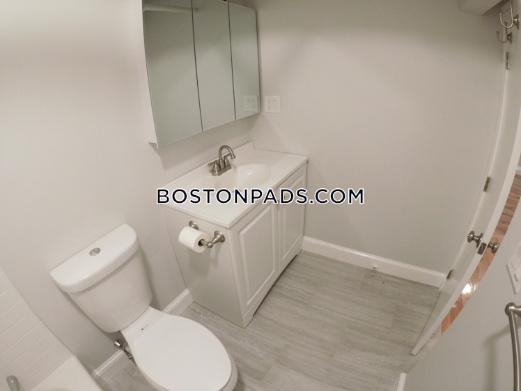 Commonwealth Ave., Boston