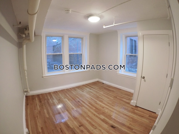 Commonwealth Ave., Boston