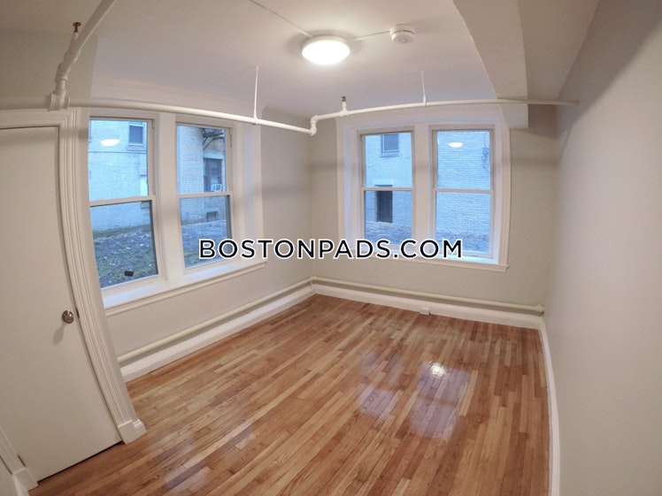 Commonwealth Ave., Boston