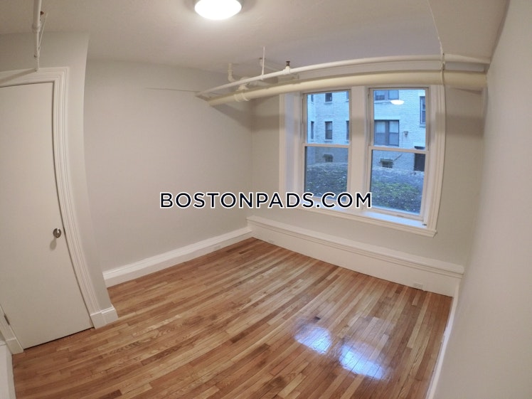 Commonwealth Ave., Boston