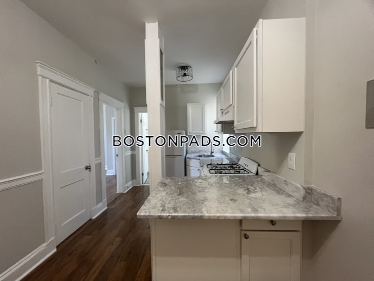 Commonwealth Ave., Boston