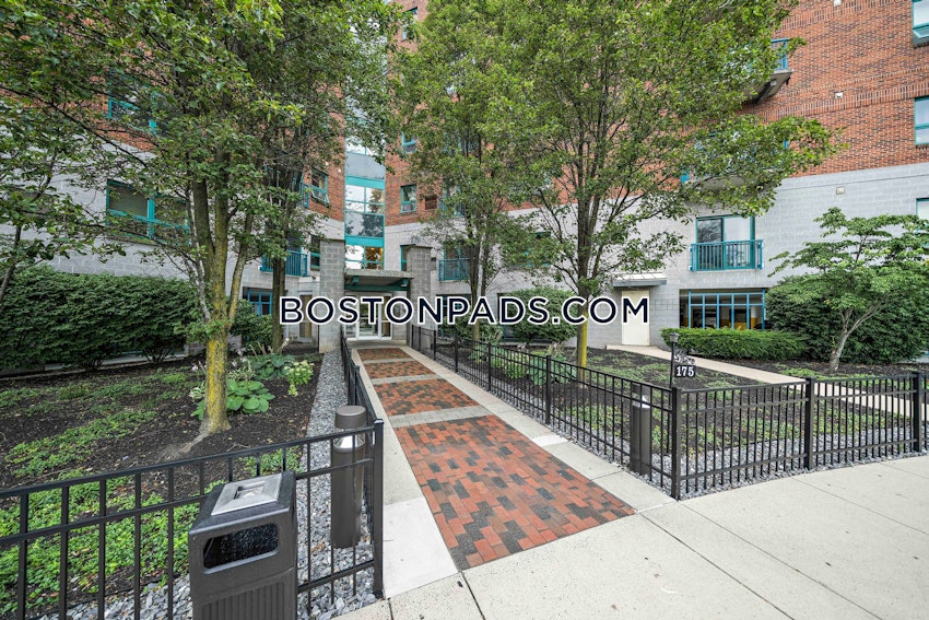 CHELSEA - 2 Beds, 2 Baths - Image 14