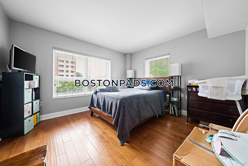 CHELSEA - 2 Beds, 2 Baths - Image 11