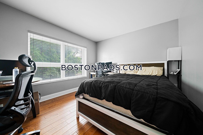 CHELSEA - 2 Beds, 2 Baths - Image 1