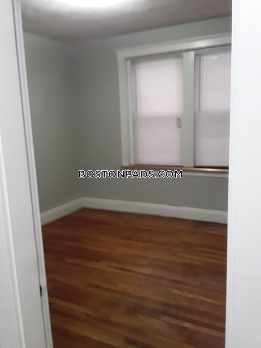 CHELSEA - 2 Beds, 1 Bath - Image 5