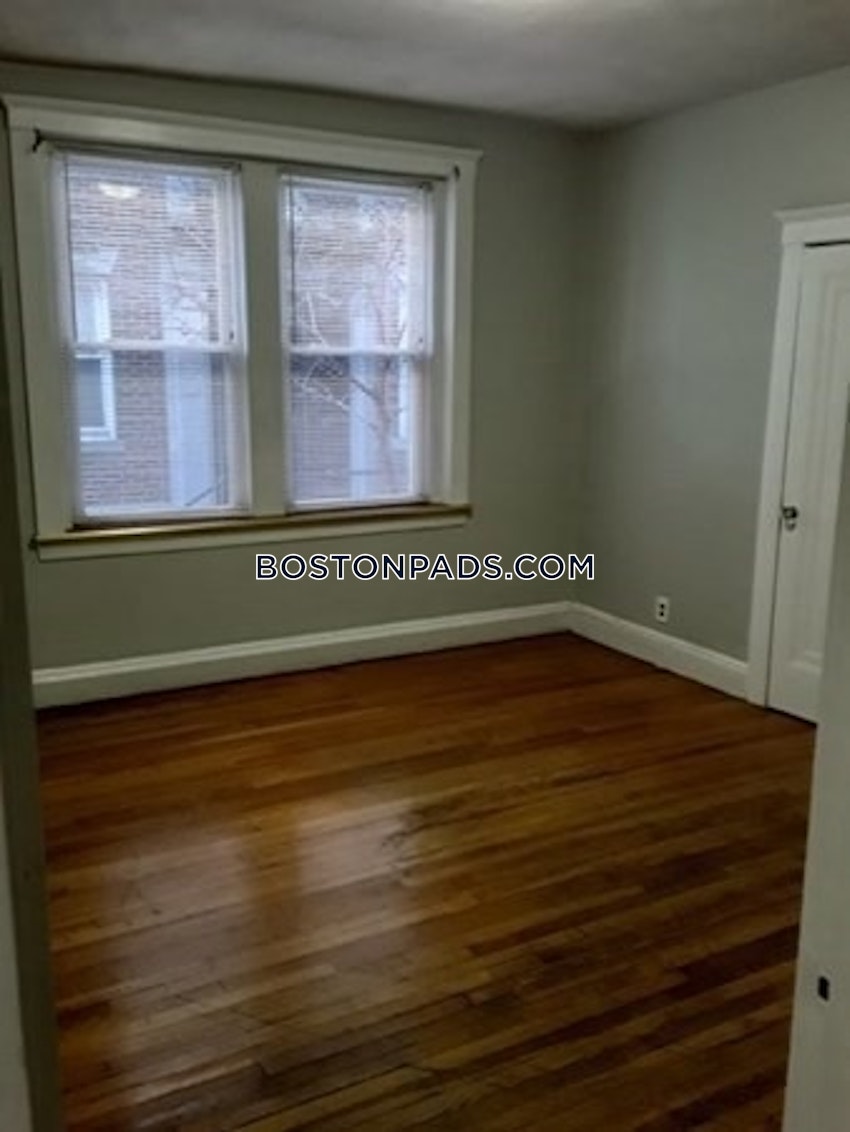 CHELSEA - 2 Beds, 1 Bath - Image 6