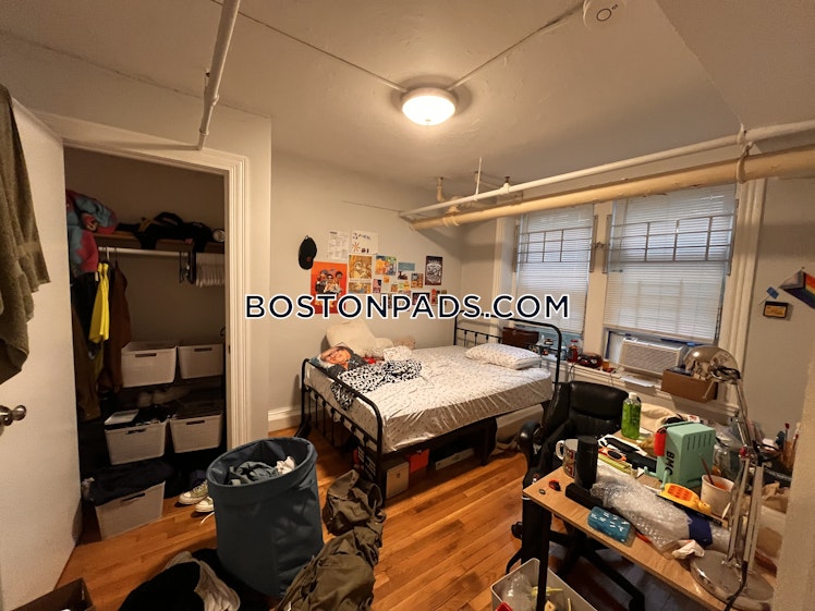 Commonwealth Ave., Boston