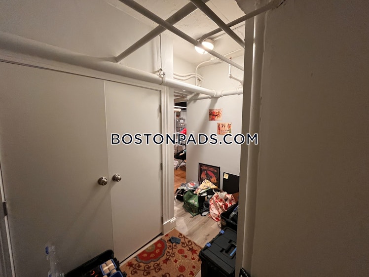 Commonwealth Ave., Boston