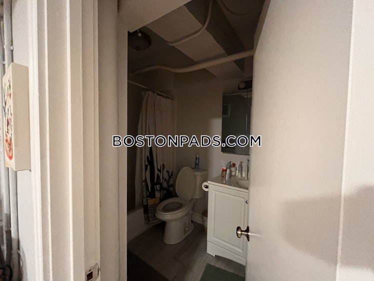 Commonwealth Ave., Boston