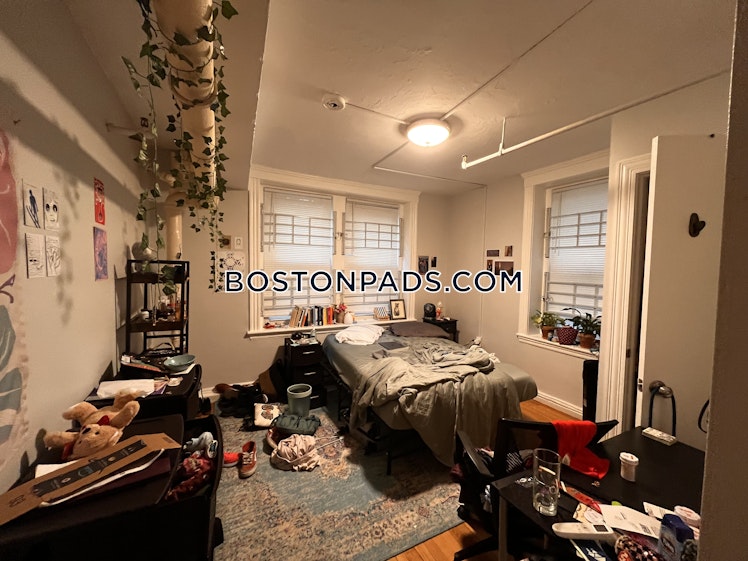 Commonwealth Ave., Boston