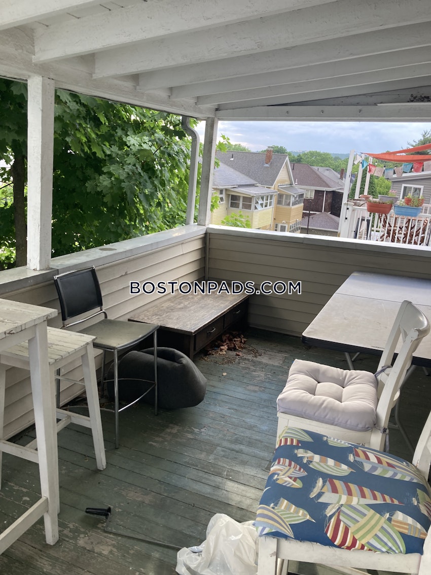 SOMERVILLE- WEST SOMERVILLE/ TEELE SQUARE - 4 Beds, 1 Bath - Image 10