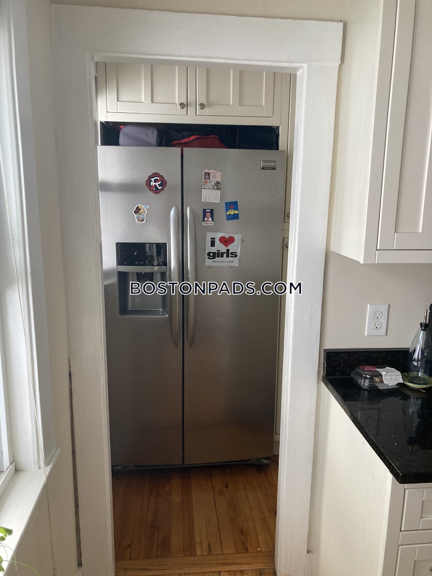 SOMERVILLE- WEST SOMERVILLE/ TEELE SQUARE - 4 Beds, 1 Bath - Image 9