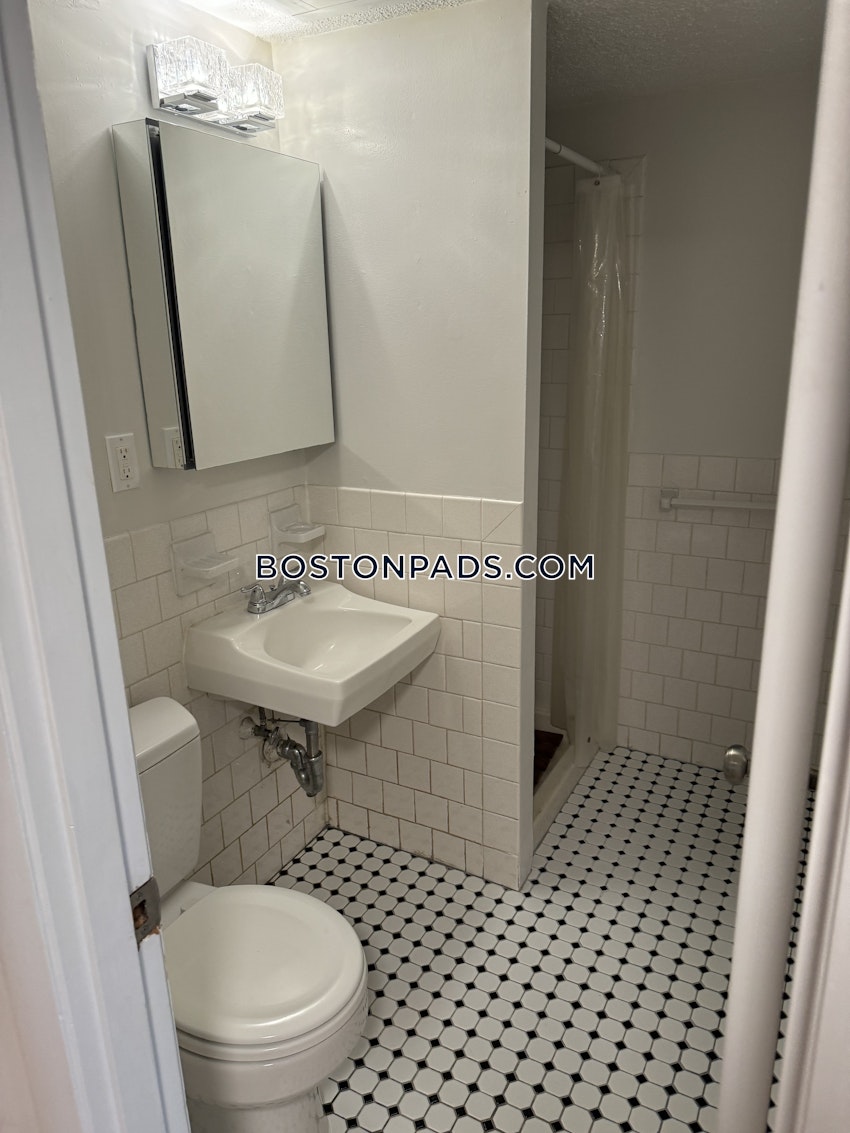 CAMBRIDGE - PORTER SQUARE - 3 Beds, 2 Baths - Image 38