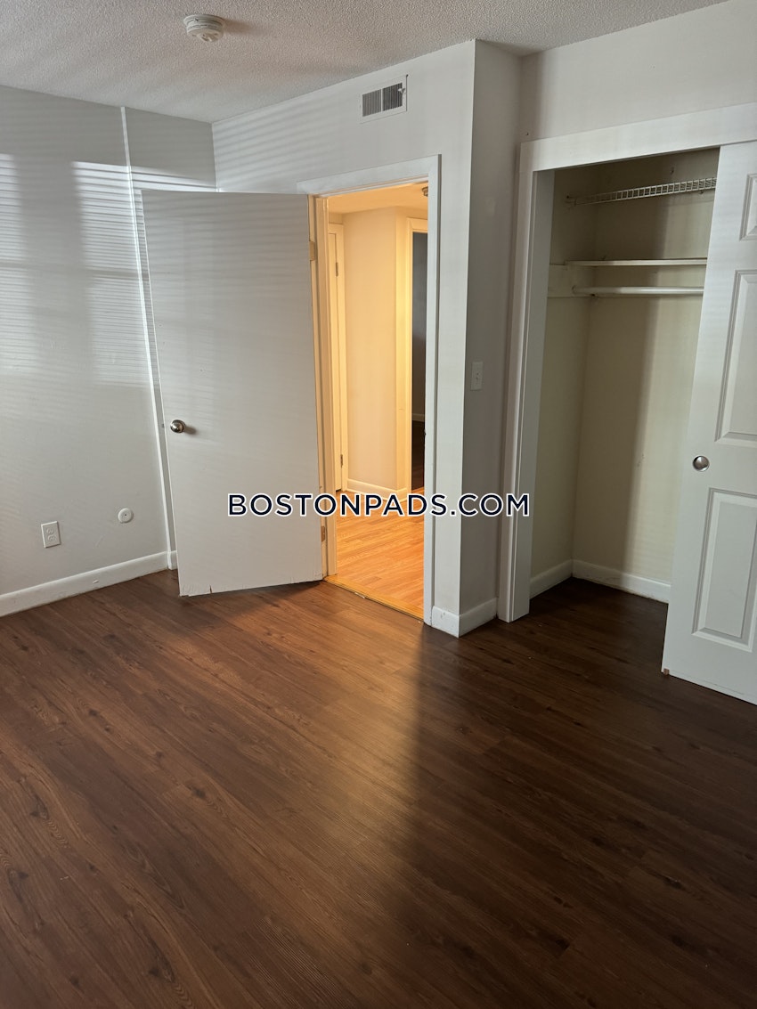 CAMBRIDGE - PORTER SQUARE - 3 Beds, 2 Baths - Image 17