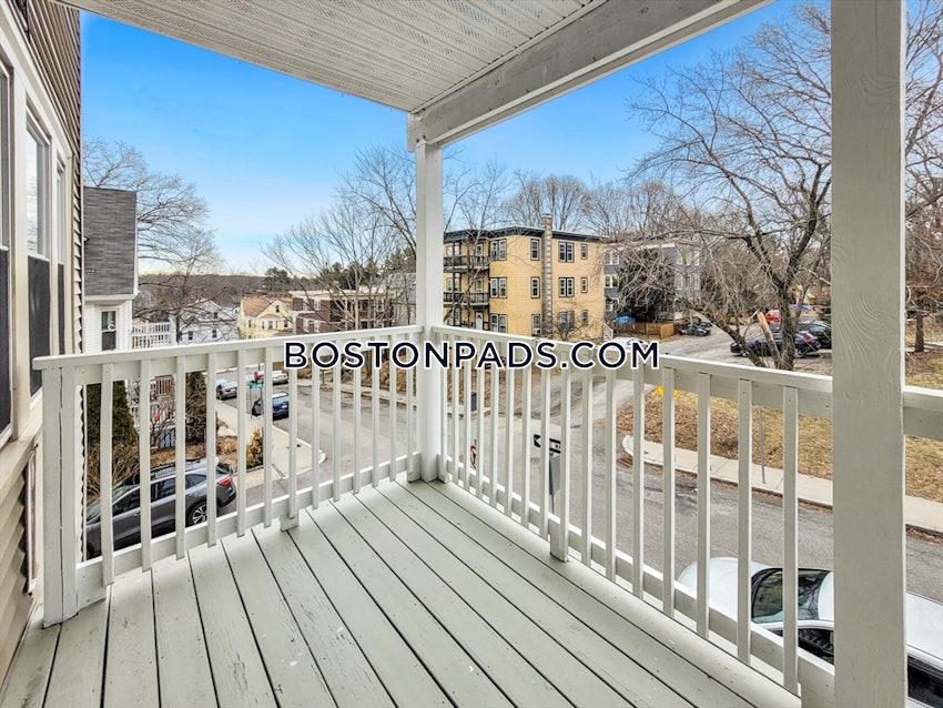 BOSTON - FORT HILL - 5 Beds, 2.5 Baths - Image 4
