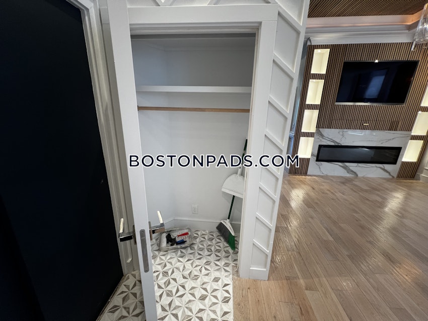 BOSTON - BACK BAY - 4 Beds, 3 Baths - Image 63