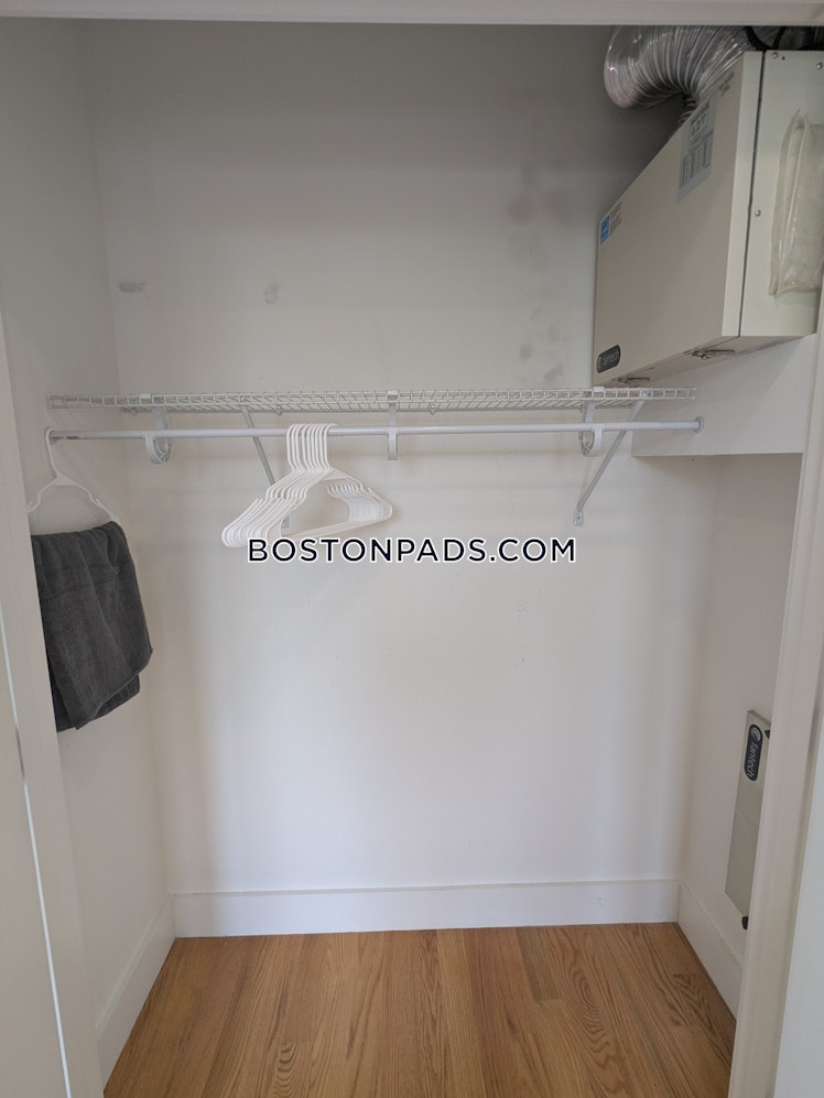 Colonial Ave., Boston