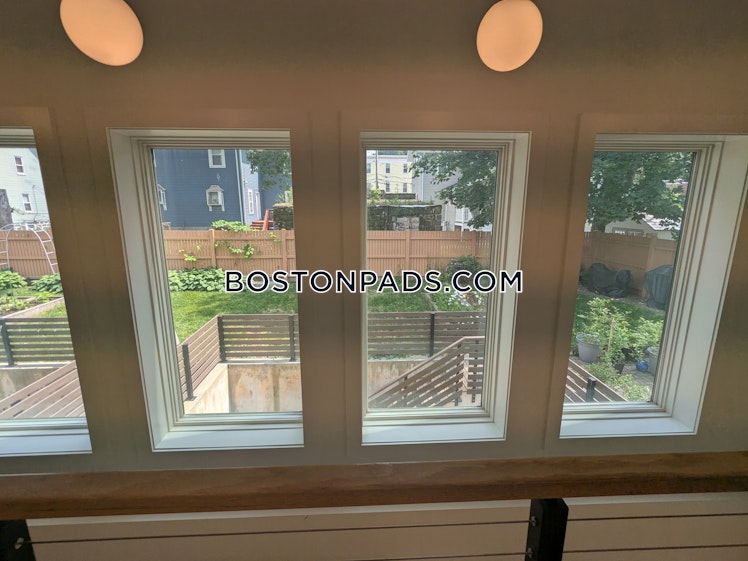 Colonial Ave., Boston