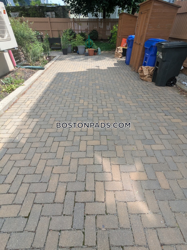 Colonial Ave., Boston