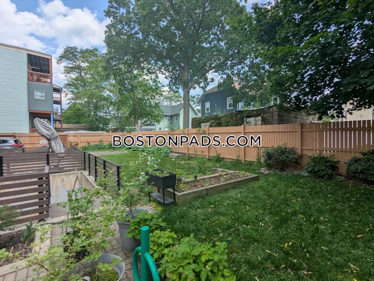 Colonial Ave., Boston