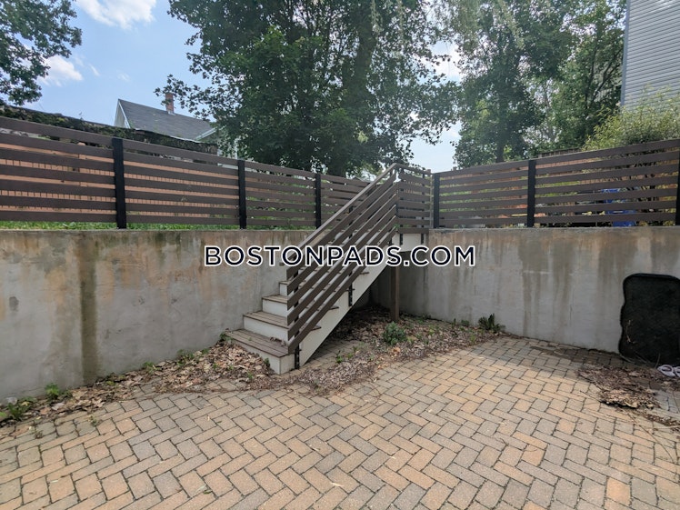 Colonial Ave., Boston