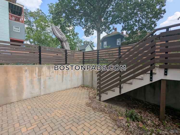 Colonial Ave., Boston