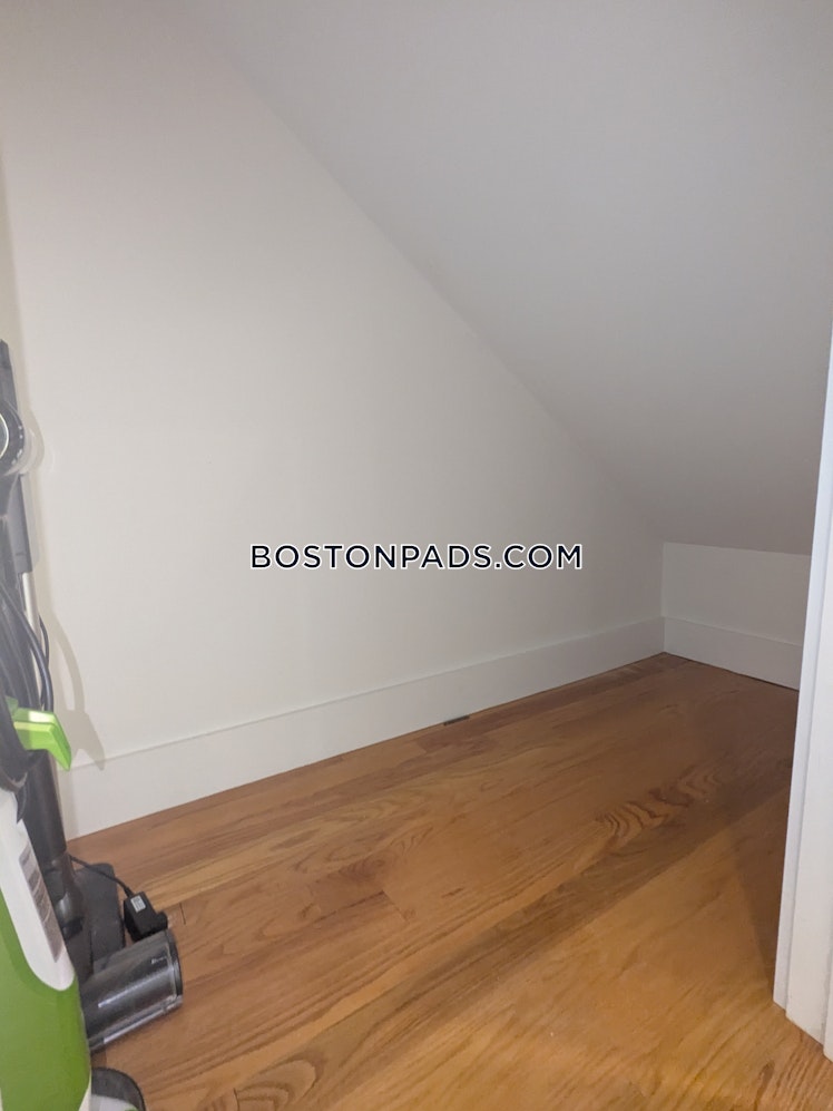 Colonial Ave., Boston