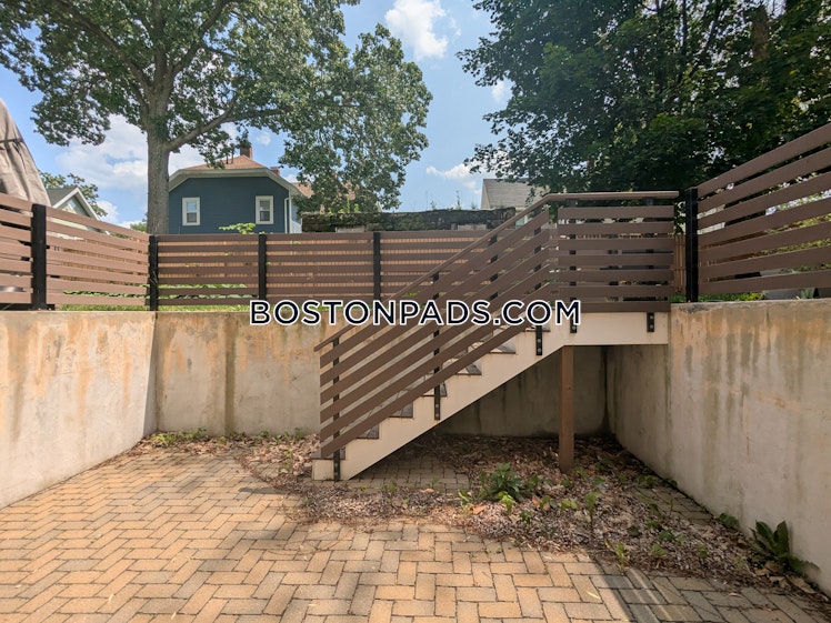 Colonial Ave., Boston