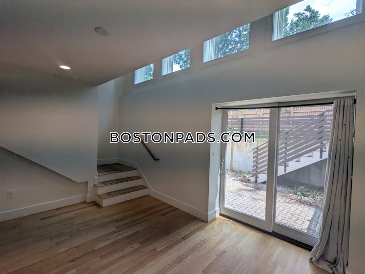 Colonial Ave., Boston