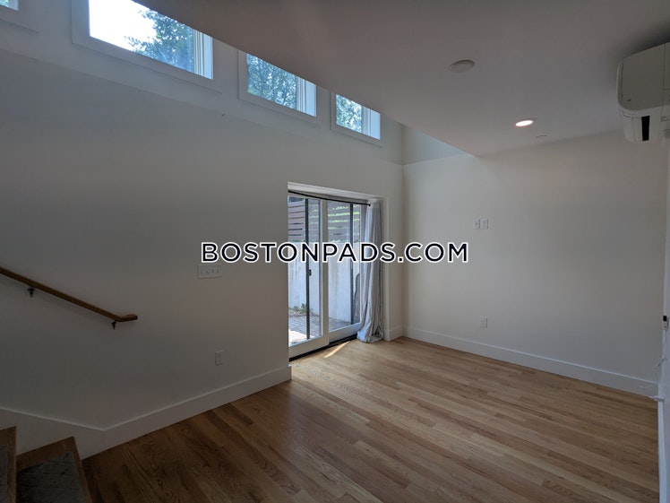 Colonial Ave., Boston