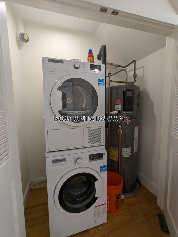 Colonial Ave., Boston