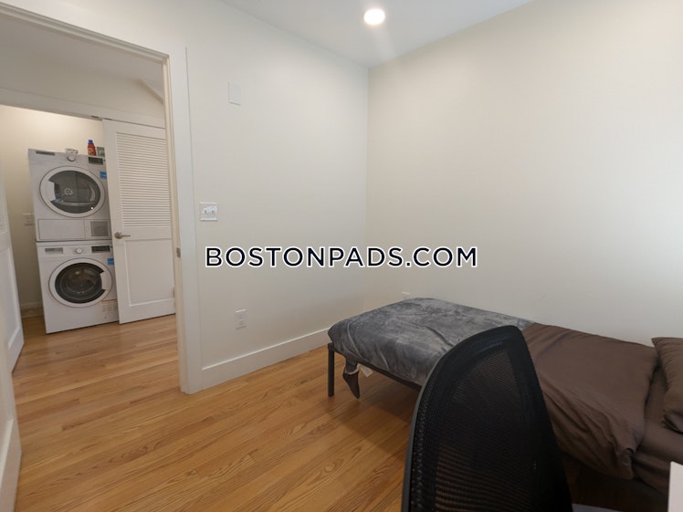 Colonial Ave., Boston