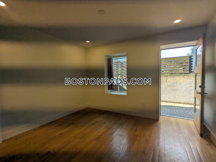 Colonial Ave., Boston