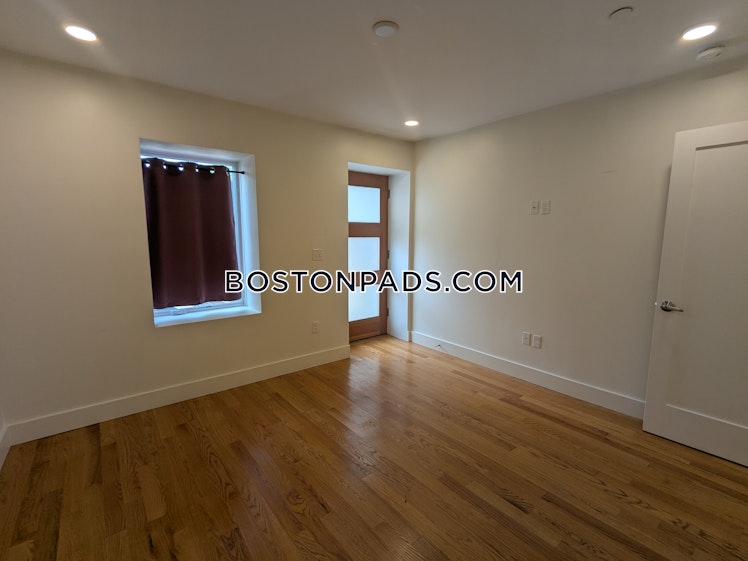 Colonial Ave., Boston