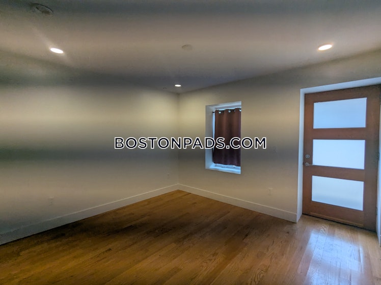 Colonial Ave., Boston