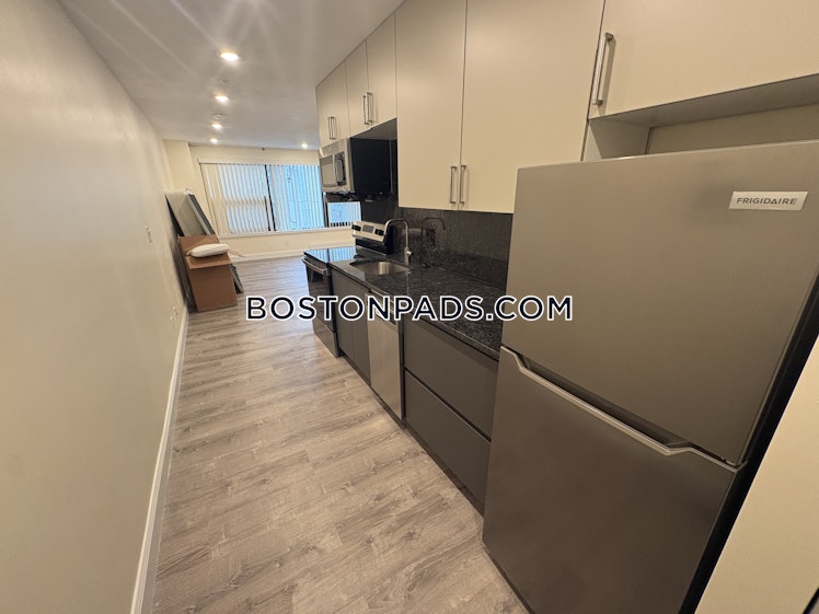 Commonwealth Ave., Boston