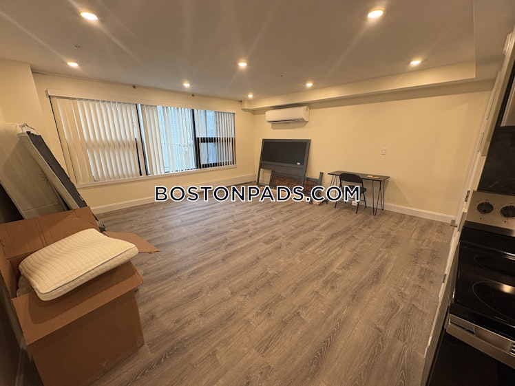 Commonwealth Ave., Boston