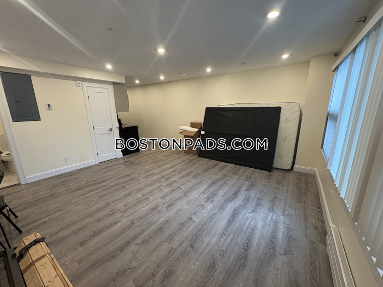 Commonwealth Ave., Boston