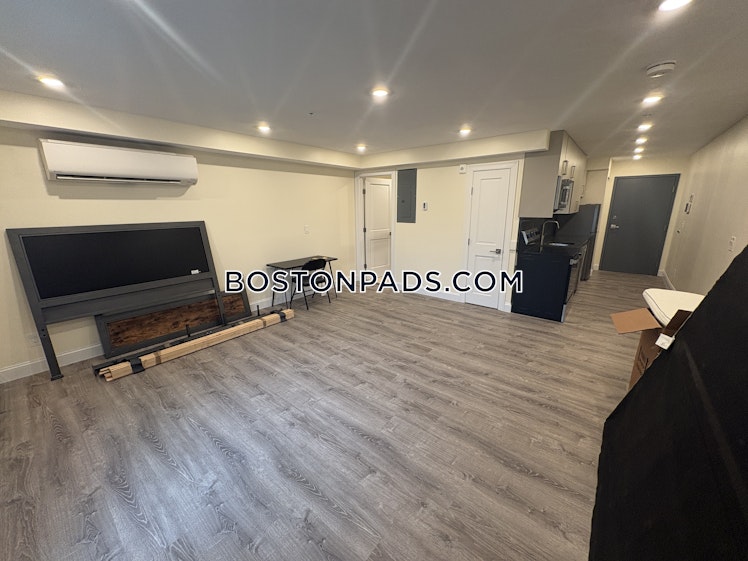 Commonwealth Ave., Boston