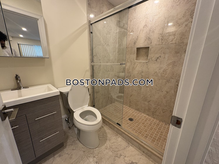 Commonwealth Ave., Boston