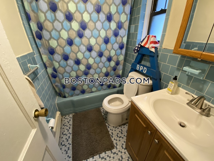 Queensberry St., Boston