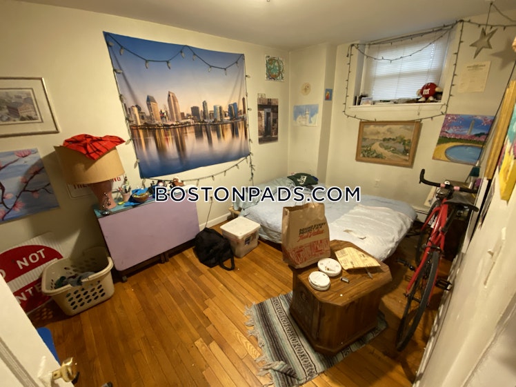 Queensberry St., Boston