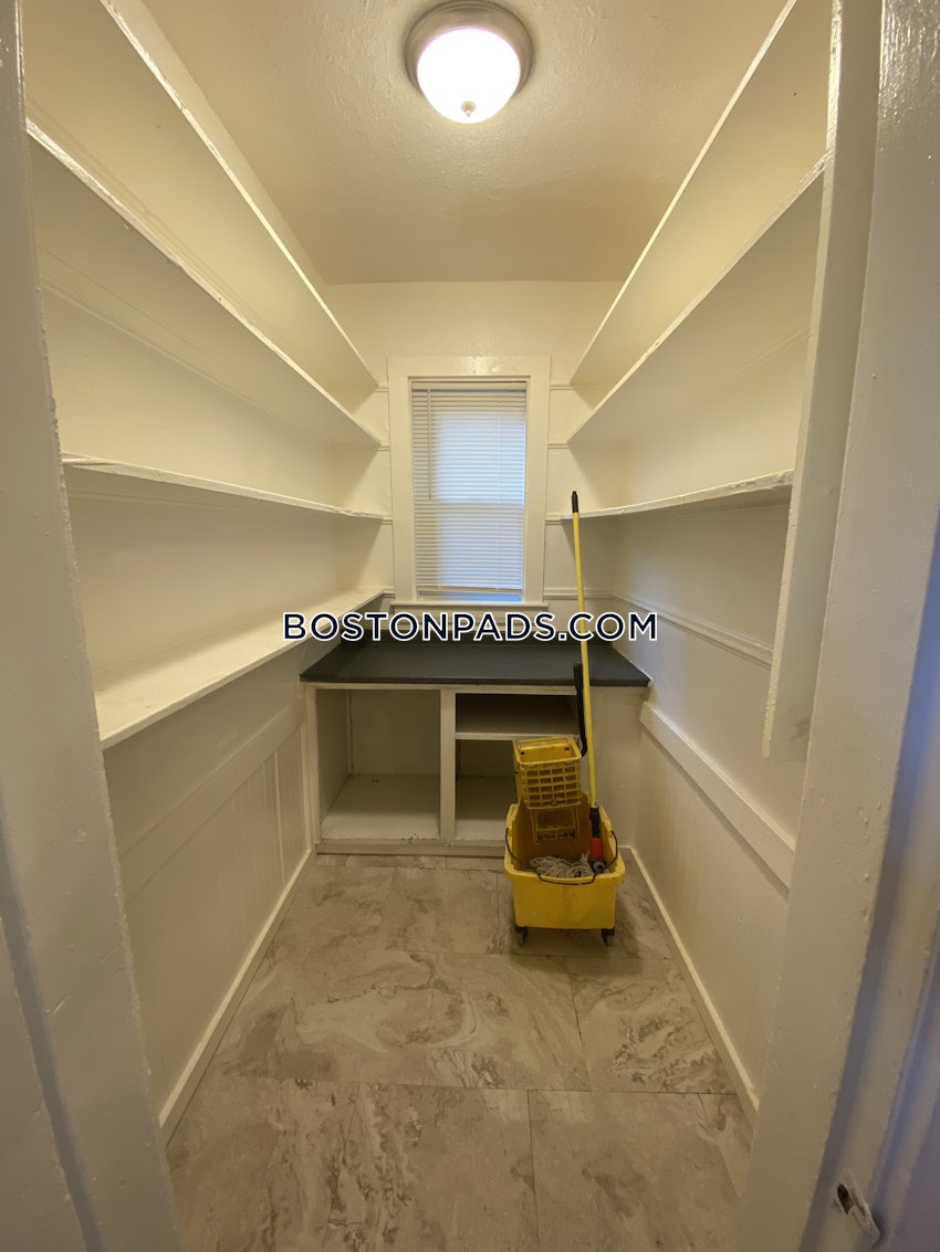 BOSTON - HYDE PARK - 4 Beds, 1 Bath - Image 11