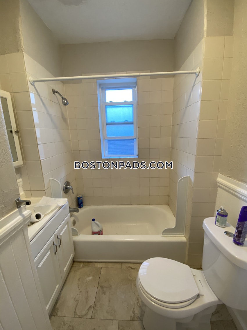 BOSTON - HYDE PARK - 4 Beds, 1 Bath - Image 26