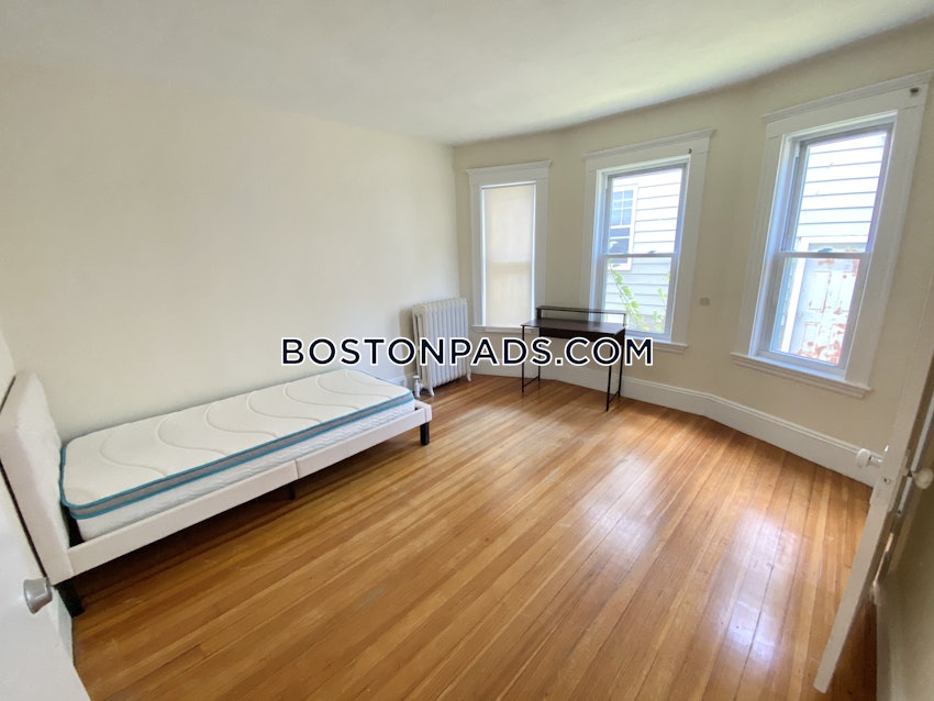 BOSTON - BRIGHTON - BRIGHTON CENTER - 4 Beds, 1.5 Baths - Image 3