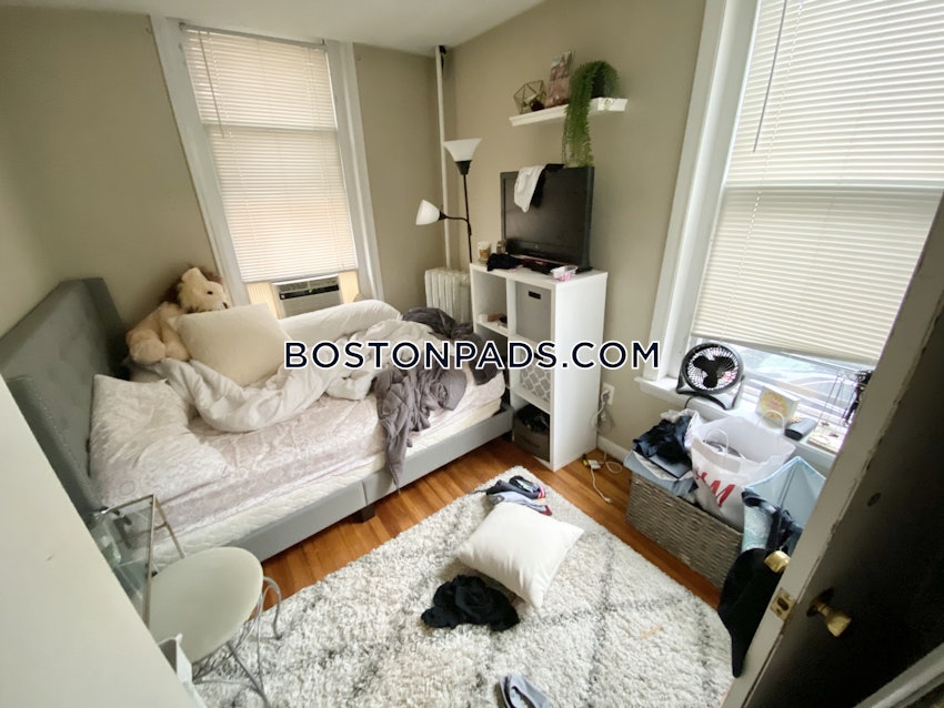 BROOKLINE - CLEVELAND CIRCLE - 3 Beds, 1 Bath - Image 8