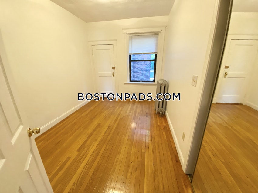 BOSTON - BRIGHTON- WASHINGTON ST./ ALLSTON ST. - 4 Beds, 2 Baths - Image 8