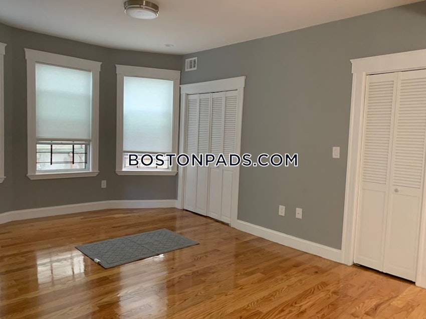 BOSTON - MISSION HILL - 5 Beds, 2 Baths - Image 8