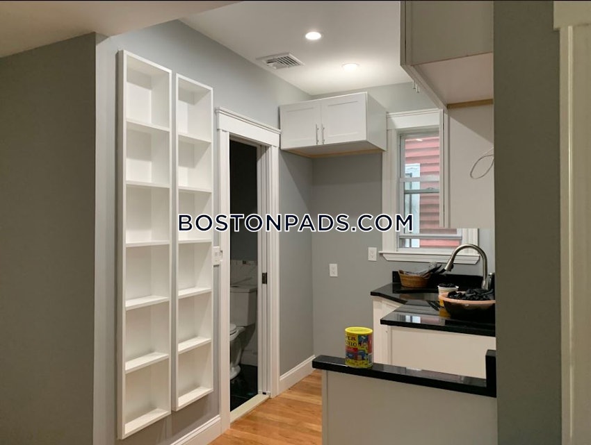 BOSTON - MISSION HILL - 5 Beds, 2 Baths - Image 11